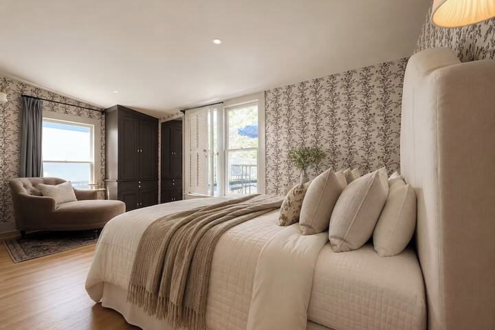 Room 32 of 99