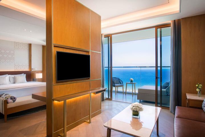 Room 4 of 182