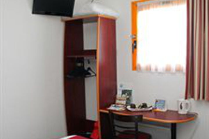 Room 11 of 25