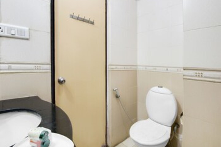 Room 3 of 28