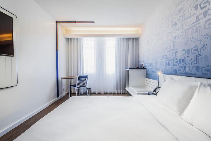 Room 27 of 117