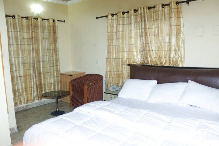 Room 9 of 26