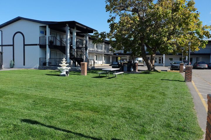Hotel Exterior 53 of 61