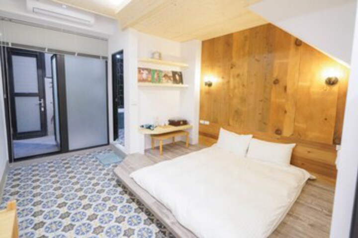 Room 9 of 11