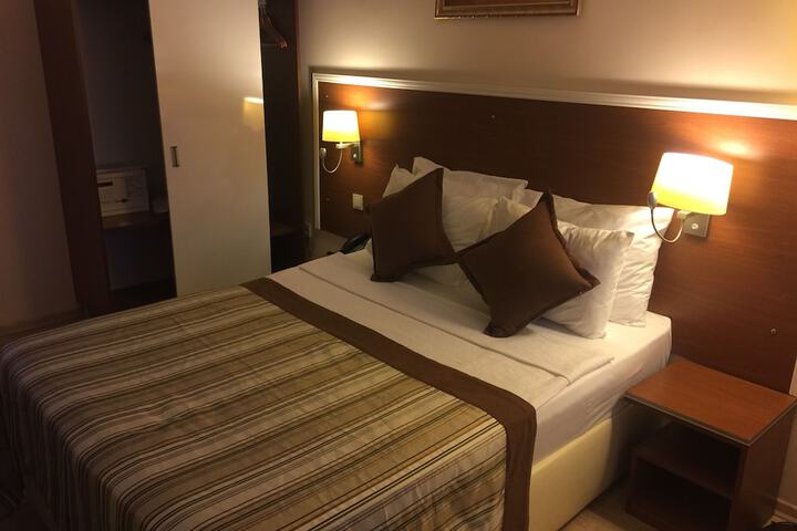Room 17 of 97