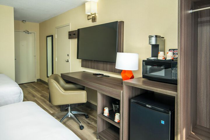 Room 19 of 38