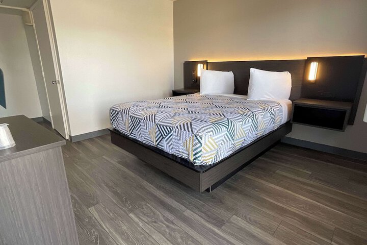 Room 10 of 43