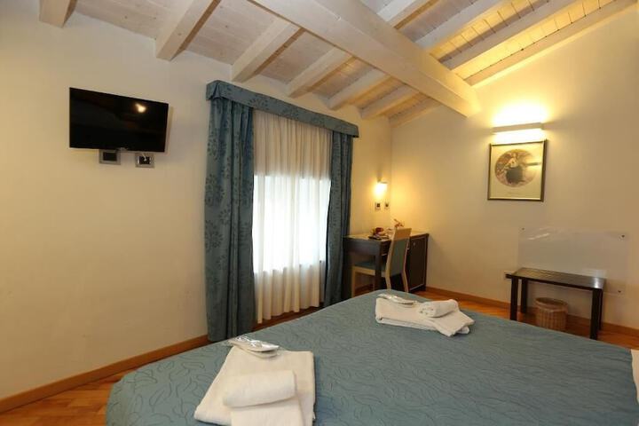 Room 3 of 18