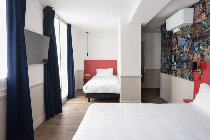Room 27 of 69