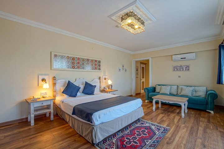 Room 9 of 21