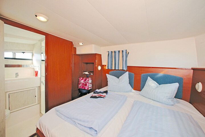 Room 5 of 207