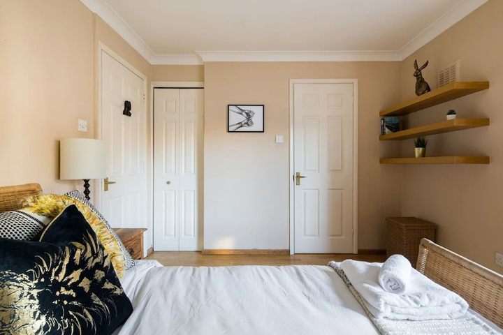 Room 4 of 20
