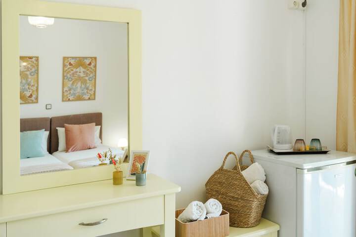 Room 28 of 64