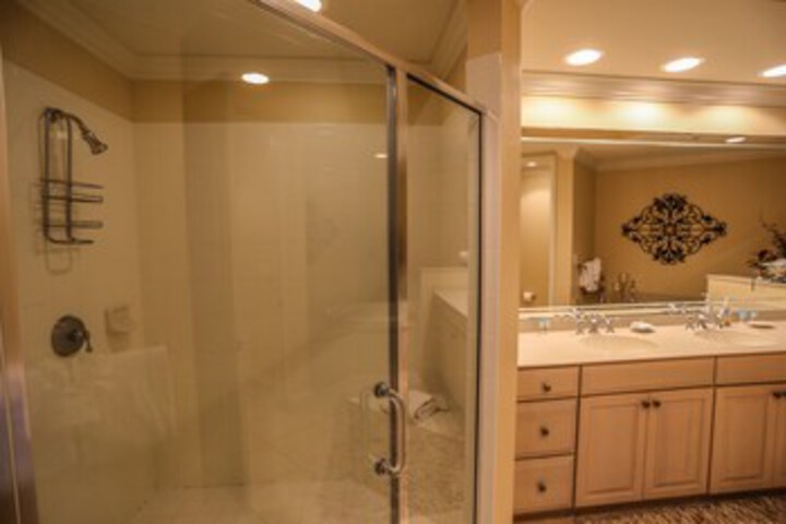 Room 4 of 33