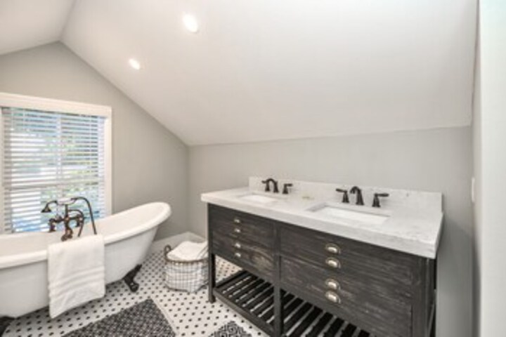 Room 2 of 25