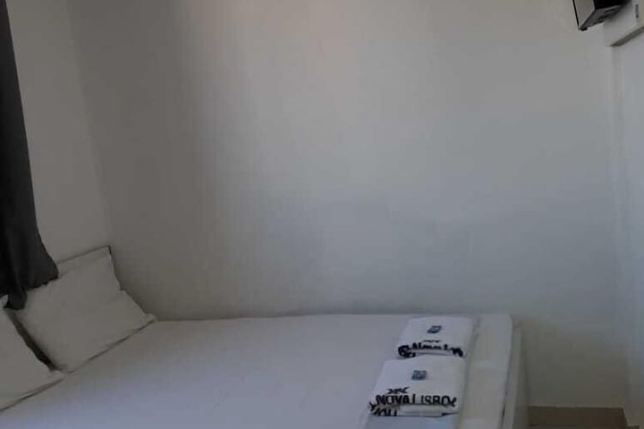Room 4 of 13
