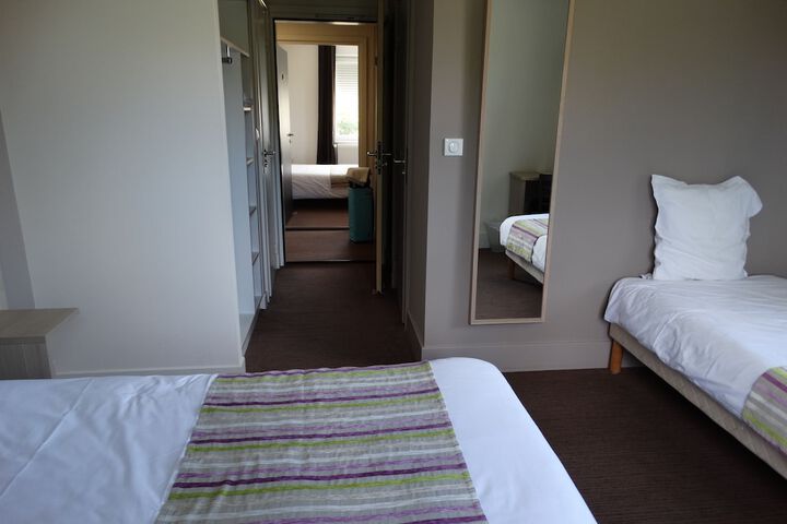 Room 3 of 62