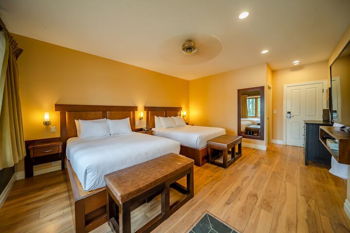 Room 25 of 102