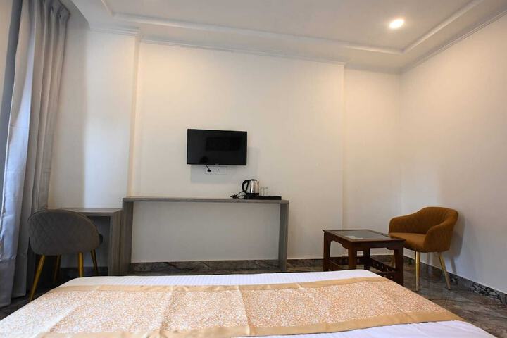 Room 8 of 62