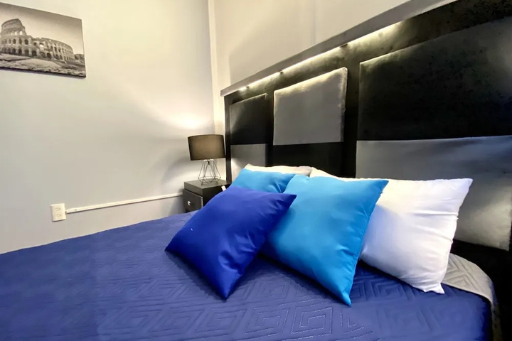 Room 6 of 27