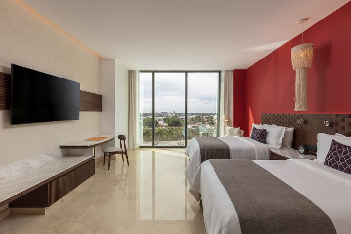 Room 13 of 76