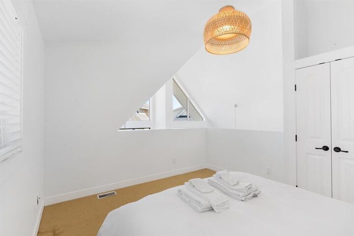 Room 28 of 543