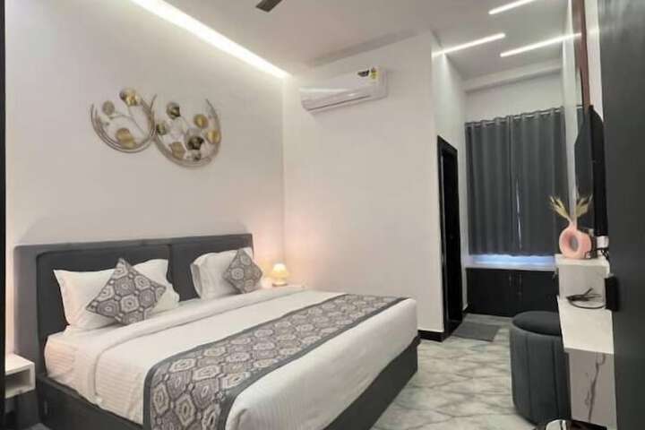 Room 7 of 14