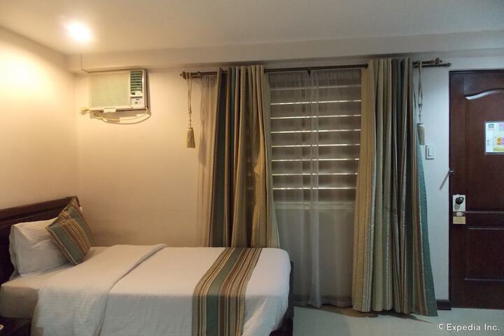 Room 11 of 42