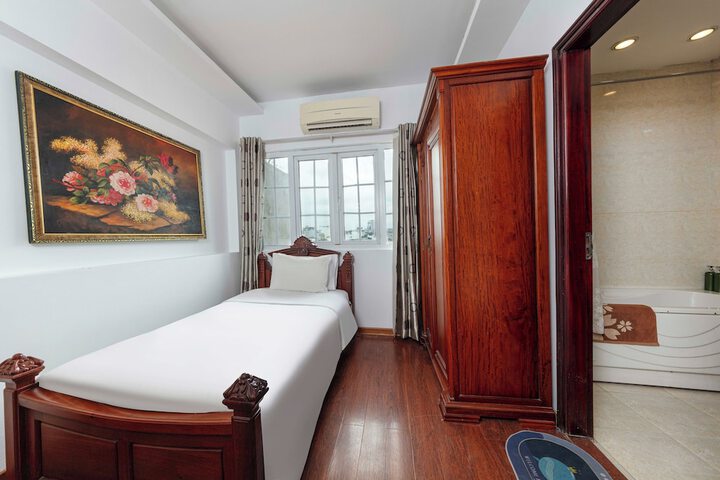 Room 32 of 86
