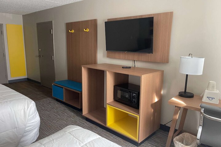 1 King Bed (6 of 12)