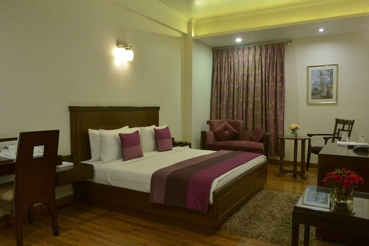Room 10 of 29