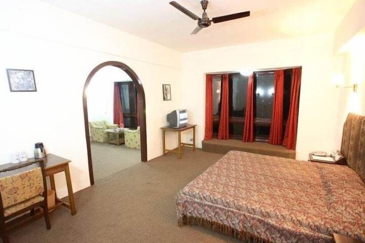 Room 4 of 36