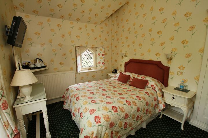 Room 8 of 17