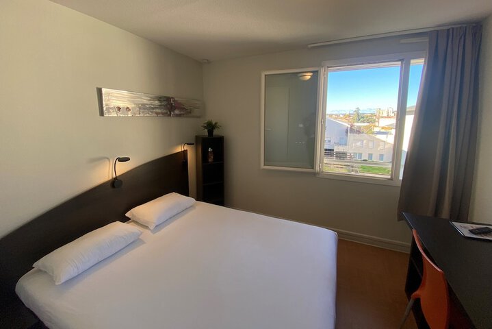 Room 15 of 52