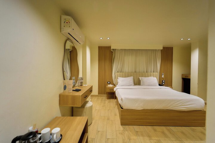 Room 52 of 174