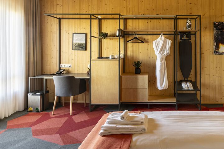 Room 27 of 131