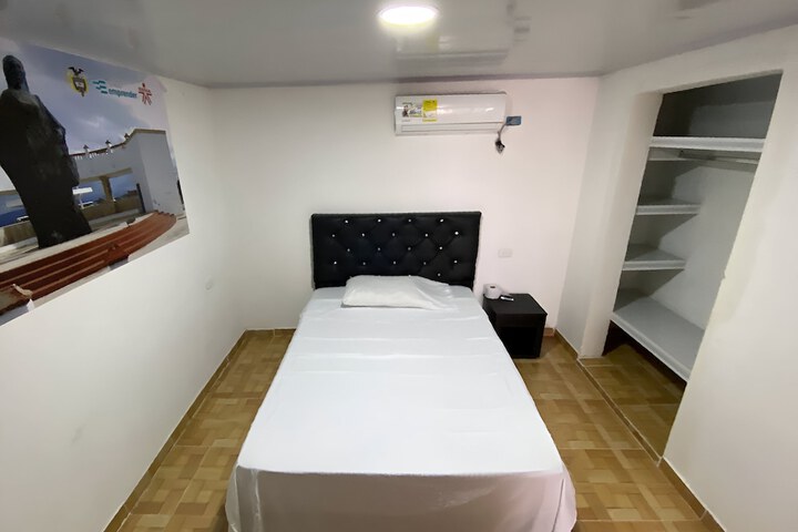Room 7 of 9