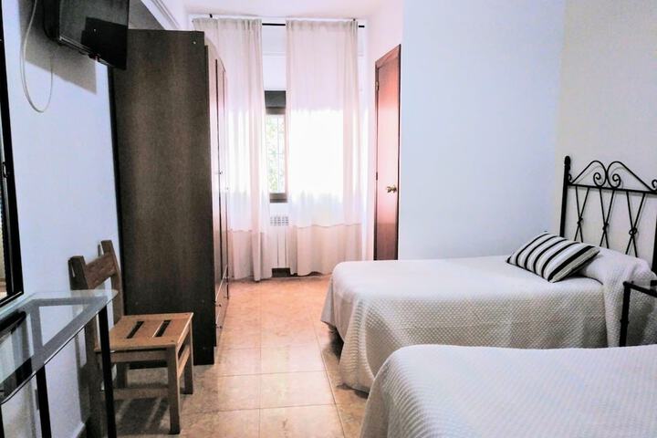 Room 4 of 9