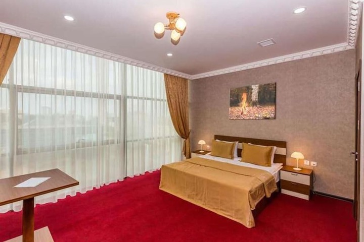 Room 6 of 33