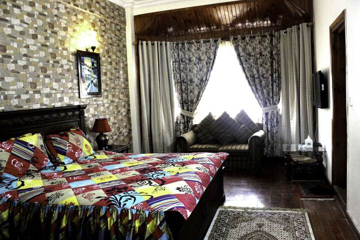 Room 12 of 18