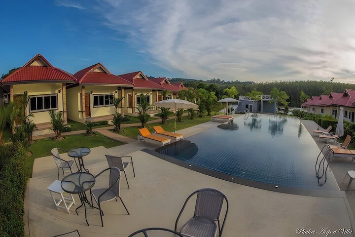 Hotel Pool