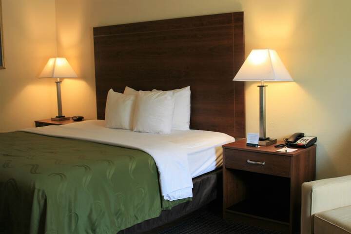 1 King Bed (10 of 26)