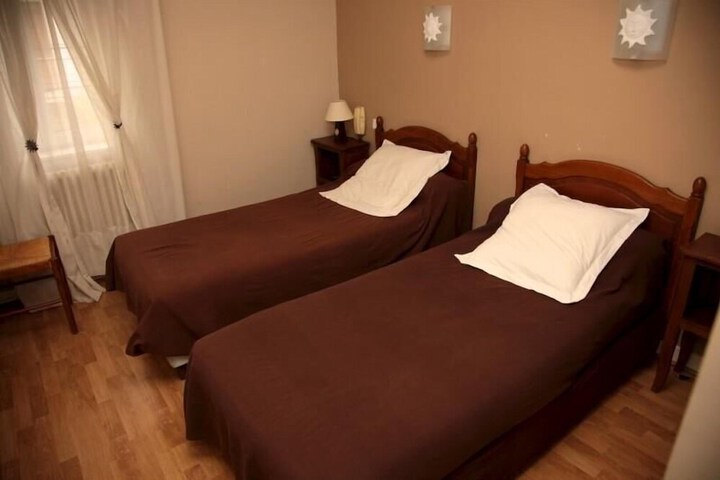 Room 8 of 34