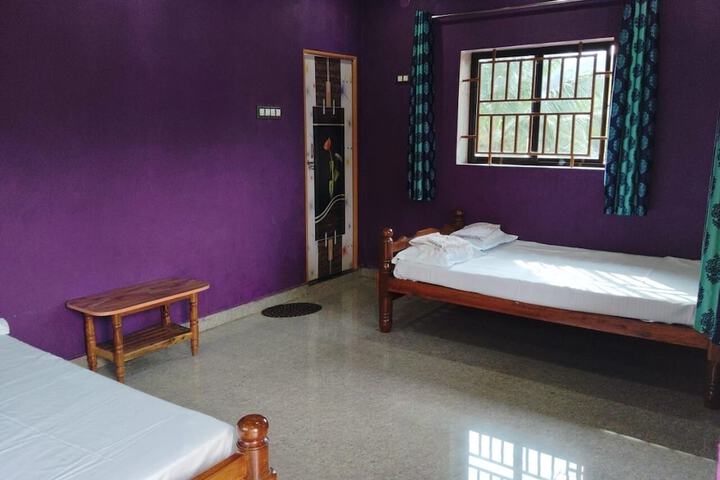 Room 4 of 9
