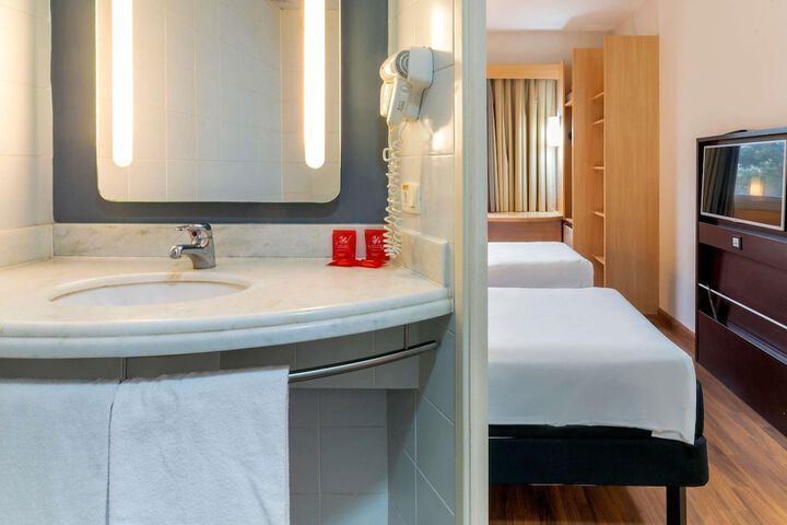 Room 15 of 70