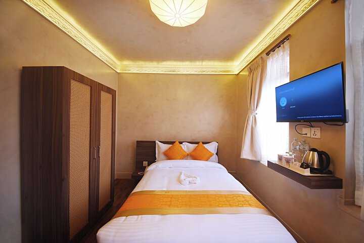 Room 6 of 24