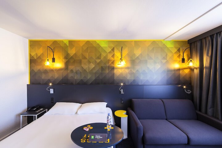 Room 17 of 52
