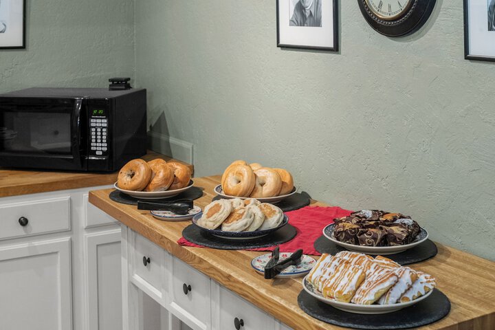 Breakfast/Coffee Service 35 of 43