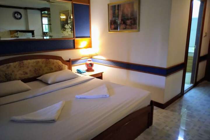 Room 36 of 147