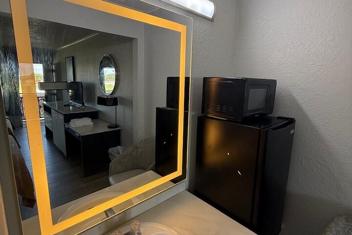 Room 10 of 20